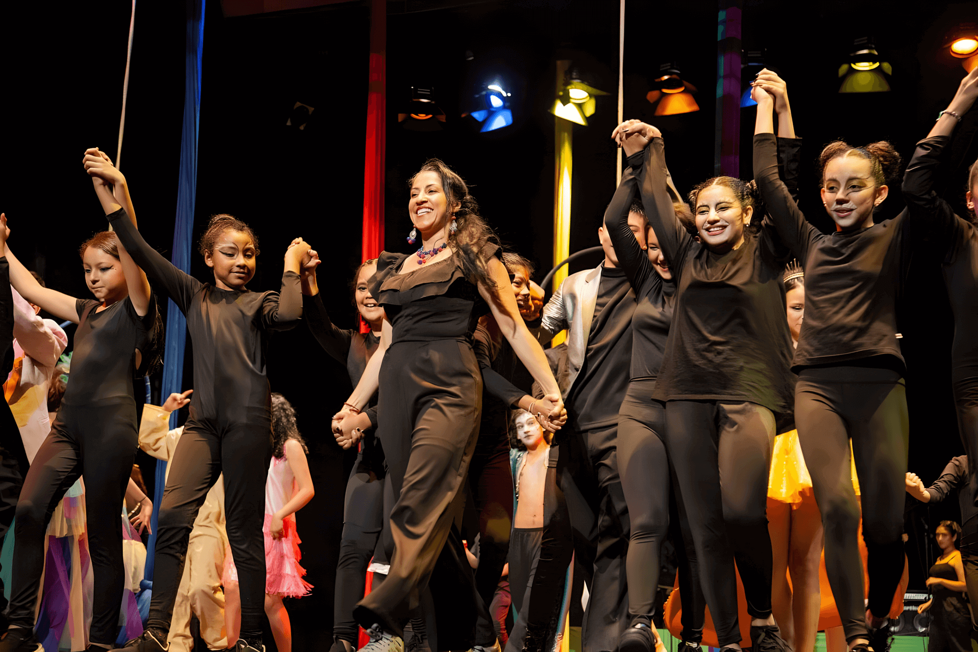 Estudiantes adultos en formación teatral